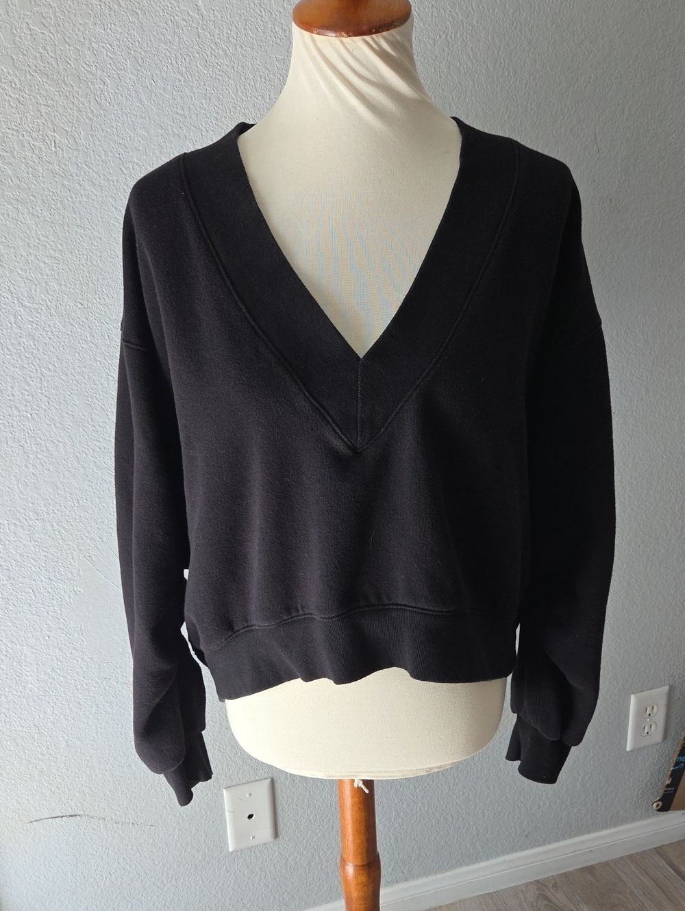 PINK Victoria's Secret Black V-Neck Sweatshirt Large